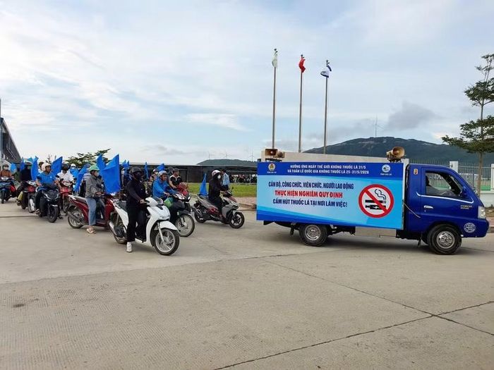  Diễu hành nâng cao trách nhiệm cộng đồng trong công tác phòng - chống tác hại của thuốc lá, bảo vệ sức khỏe nhân dân. Ảnh: Kim Hường 