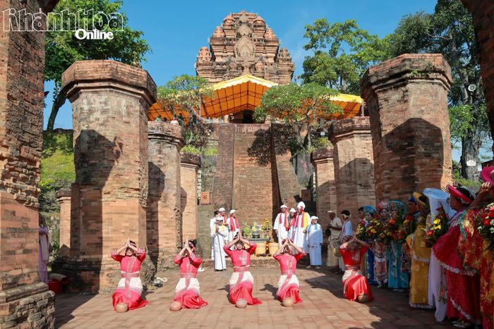 Di tích quốc gia đặc biệt Tháp Bà Pô Nagar.