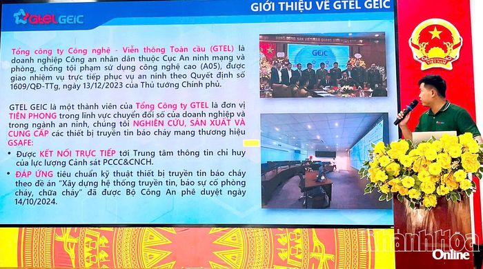 Hướng dẫn lắp đặt thiết bị truyền tin báo cháy cho các cơ sở và người dân xã Hòa Trí.