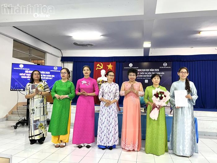 Công bố quyết định thành lập Chi hội Nữ trí thức Thư viện tỉnh Khánh Hòa.