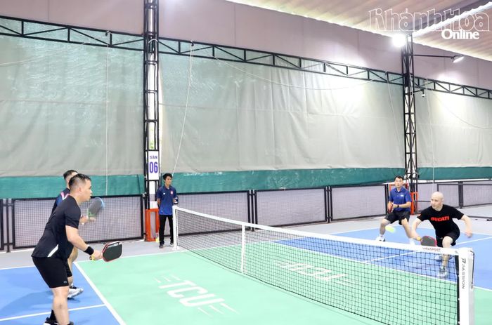 Các vận động viên tranh giải nhất, nhì.