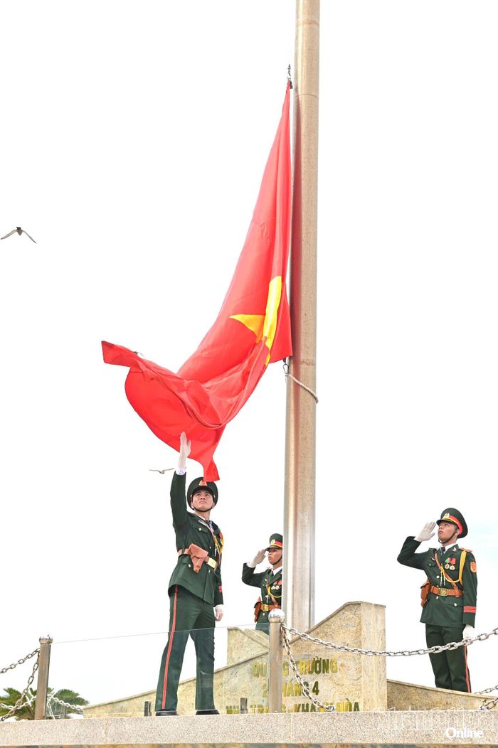 Đội tiêu binh thực hiện nghi lễ.
