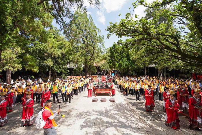 ... tham quan Văn Miếu Kiến Thủy, trải nghiệm lễ tế Khổng Tử.