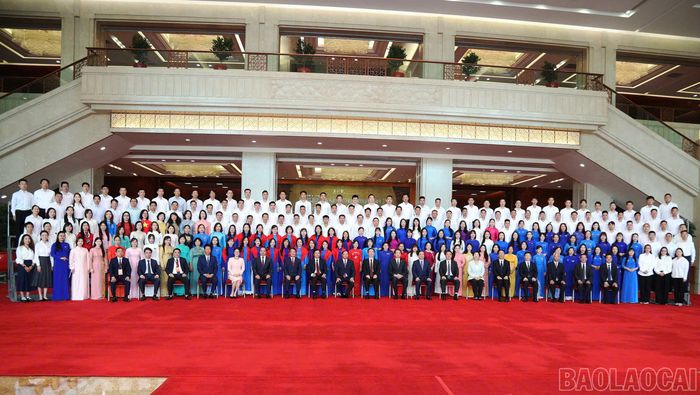 Thường trực Tỉnh ủy 4 tỉnh: Lào Cai, Lai Châu, Tuyên Quang, Điện Biên và Tỉnh ủy Vân Nam gặp gỡ các đại biểu thanh niên hai nước.