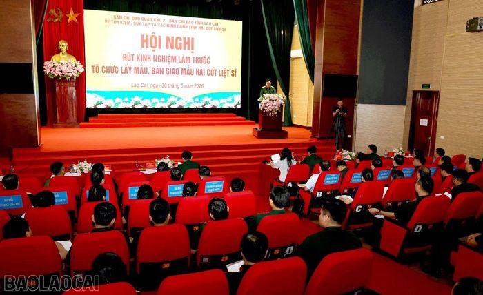 Quang cảnh hội nghị rút kinh nghiệm.