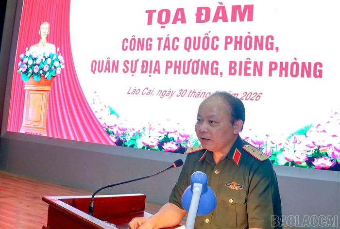 Trung tướng Vũ Kim Hà - Phó Giám đốc Học viện Quốc phòng phát biểu tại tọa đàm.