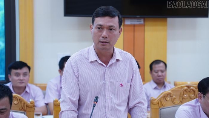 Đại biểu đại diện NHCSXH Trung ương tham gia ý kiến tại buổi làm việc.