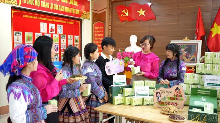 Nữ sinh vùng cao Bắc Hà luôn nỗ lực vươn lên bằng tri thức.