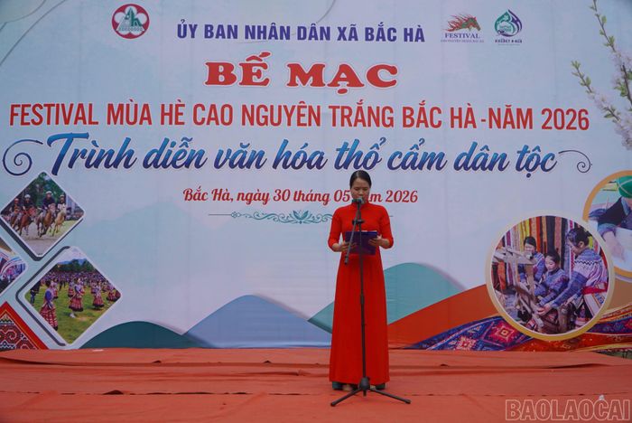 Lãnh đạo UBND xã Bắc Hà phát biểu tại lễ bế mạc.