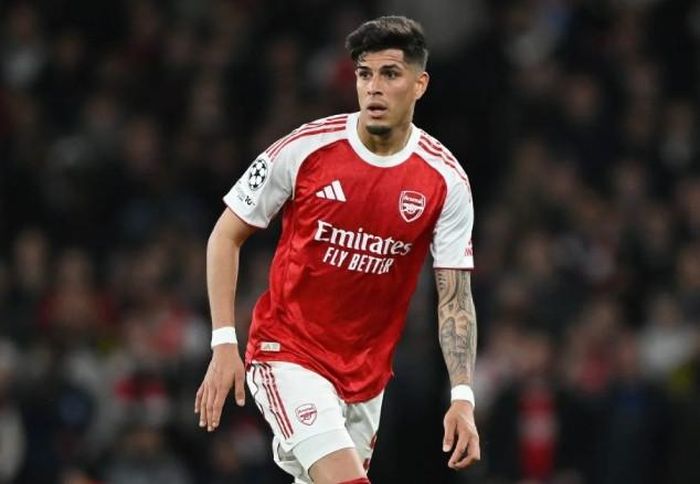 Hincapie mang đến sức mạnh, lối đá phòng ngự quyết liệt cho Arsenal.