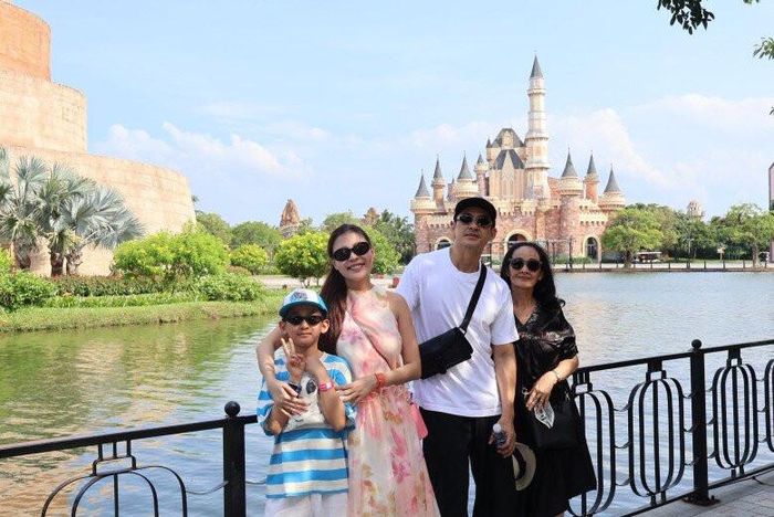 Nữ diễn viên được gia đình đồng hành, chăm sóc chu toàn trong hành trình thai nghén.