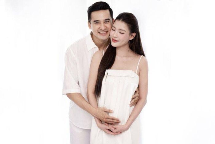 Vợ chồng nữ diễn viên mong con nhiều năm qua nhưng đến nay mới thành hiện thực.
