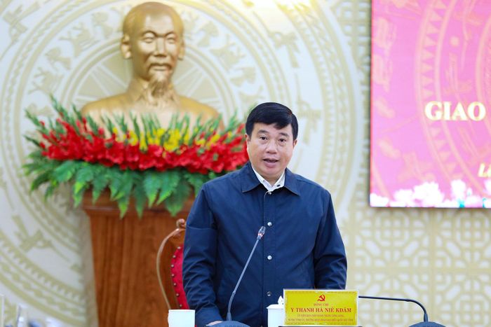 Ủy viên Ban Chấp hành Trung ương Đảng, Bí thư Tỉnh ủy, Trưởng Đoàn ĐBQH tỉnh Lâm Đồng phát biểu giao nhiệm vụ cho Thường trực HĐND, UBND, Ủy ban MTTQ và các tổ theo dõi địa bàn
