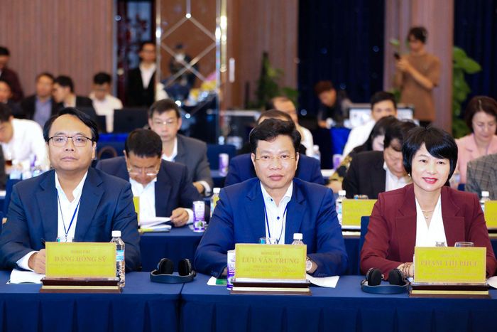 Các đồng chí trong Thường trực Tỉnh ủy Lâm Đồng dự hội thảo
