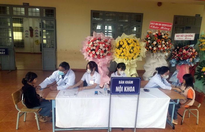 Khám nội khoa cho học sinh khu vực Đơn Dương