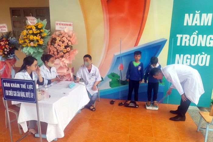 Khám thể lực cho học sinh tại khu vực Đơn Dương