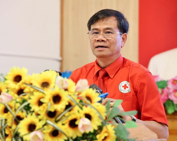 Ông Nguyễn Quang Minh, Chủ tịch Hội Chữ thập đỏ tỉnh Lâm Đồng phát biểu tại chương trình