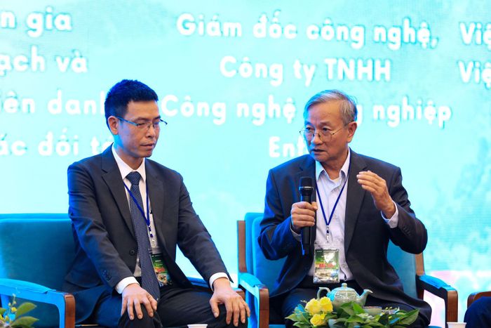 TS. Hồ Long Phi (Giám đốc công nghệ, Công ty TNHH Công nghệ nông nghiệp Enfarm) trao đổi về vai trò của chính quyền và người dân trong thay đổi công nghệ trong nông nghiệp