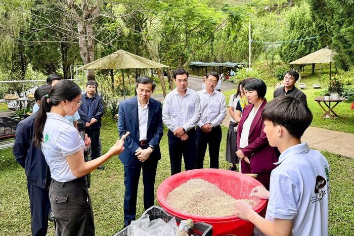 Đoàn công tác đến thăm Làng nấm Đà Lạt