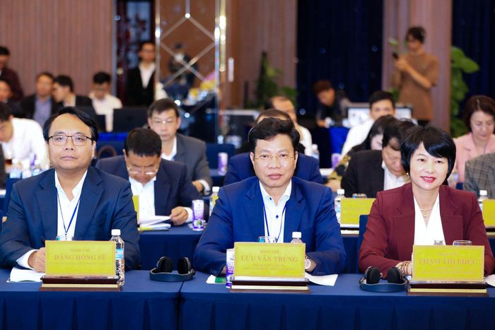 Các đồng chí trong Thường trực Tỉnh ủy Lâm Đồng dự hội thảo