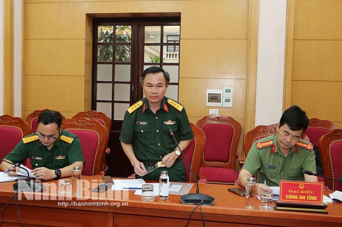 Đại diện Bộ Chỉ huy Quân sự tỉnh báo cáo Kế hoạch bảo đảm hậu cần, kỹ thuật và tài chính phục vụ cuộc diễn tập.