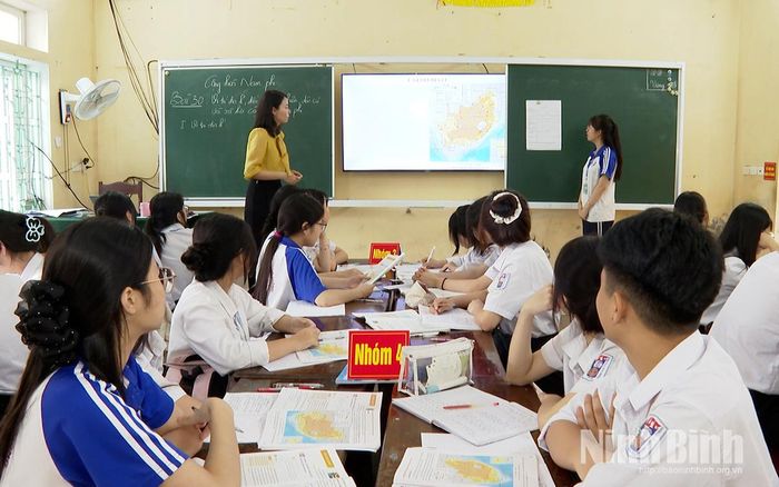 Một tiết ôn tập môn Địa lý của học sinh khối 12 Trường THPT Lý Tự Trọng.