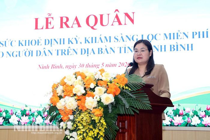 Đồng chí Hà Lan Anh, Tỉnh ủy viên, Phó Chủ tịch UBND tỉnh phát biểu khai mạc lễ ra quân.