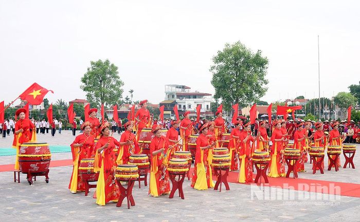 Màn biểu diễn của đội trống nữ Trần Thương tại lễ khai mạc Đại hội. Ảnh: Lê Dũng
