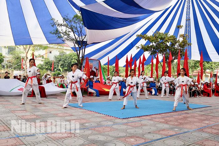 Biểu diễn võ thuật tại lễ khai mạc Đại hội TDTT xã Minh Tân lần thứ I, năm 2026. Ảnh: Khánh Dũng