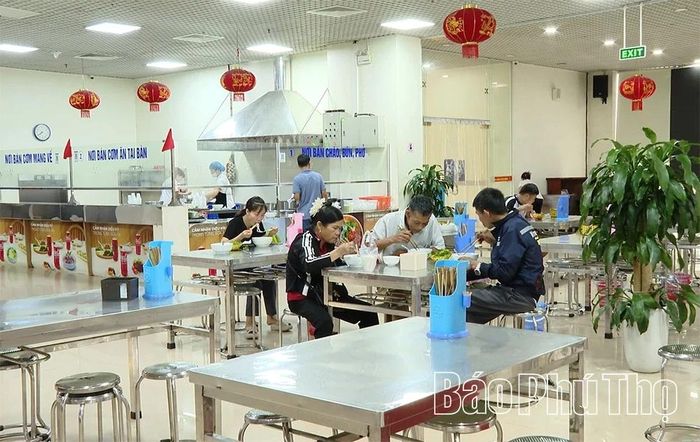Nhà ăn bệnh viện đảm bảo sạch sẽ, thoáng mát