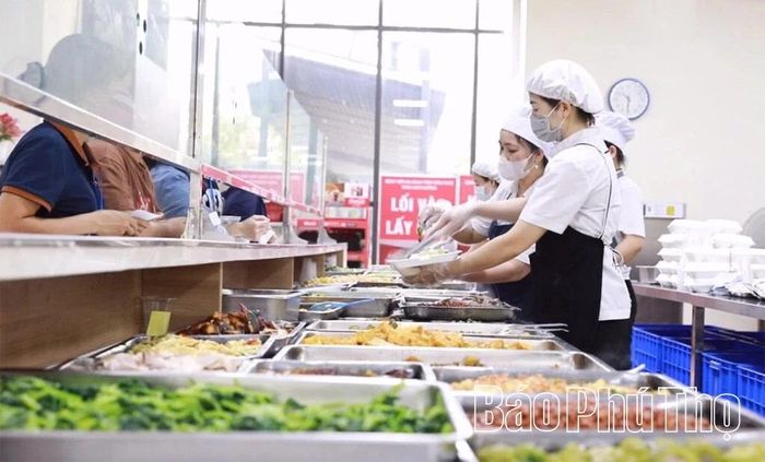 Thực đơn đa dạng, phong phú phục vụ người bệnh.