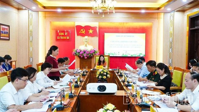 Ban Thường vụ Đảng ủy xã Thanh Ba làm việc với các chi, đảng bộ khối trường học trên địa bàn về công tác phát triển Đảng trong trường học.