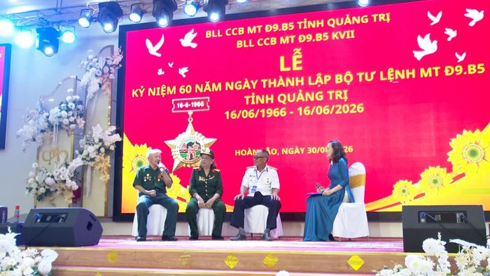 Những câu chuyện xúc động được kể tại buổi gặp mặt - Ảnh: Q.N