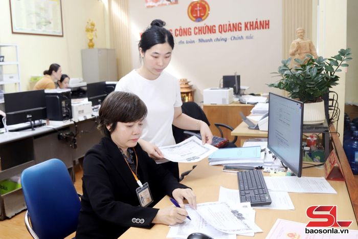 Công chứng giấy tờ tại Văn phòng Công chứng Quàng Khánh, phường Tô Hiệu.
