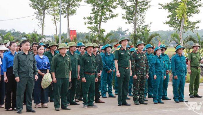 Các lực lượng và người dân tham gia Lễ phát động.