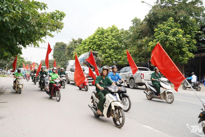 Các đoàn thể chính trị - xã hội phường Quyết Thắng diễu hành tuyên truyền thực hiện xây dựng xã, phường đảm bảo trật tự, kỷ cương, văn minh và mỹ quan đô thị gắn với Lễ ra quân “Ngày thứ Bảy xanh.