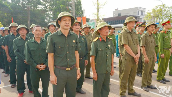 Đại biểu và đại diện các cơ quan, đơn vị và người dân tham dự Lễ phát động.