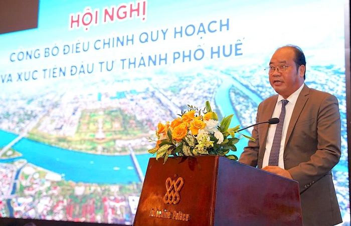 Phó Chủ tịch UBND thành phố Nguyễn Văn Mạnh công bố Quyết định số 756/QĐ-UBND ngày 28/2/2026 của Chủ tịch UBND thành phố về phê duyệt điều chỉnh Quy hoạch thành phố Huế thời kỳ 2021-2030, tầm nhìn đến năm 2050
