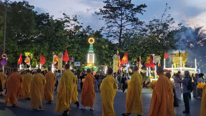  Chậm rãi qua khu vực Đài Thánh tử đạo