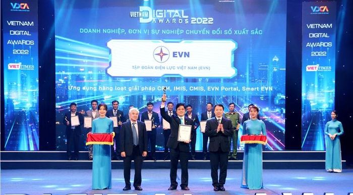 EVN đoạt giải Doanh nghiệp chuyển đổi số xuất sắc trong 4 năm liền từ 2019 -2022
