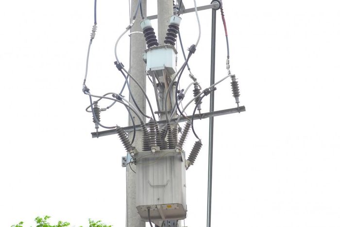 EVNHANOI trang bị hệ thống Recloser (thiết bị điện đóng cắt tự động) tích hợp các cảm biến và công nghệ thông minh