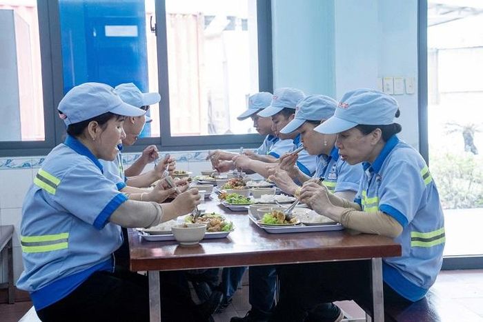 “Bữa cơm Công đoàn” là hoạt động chăm lo giản dị, ấm áp, thể hiện sự quan tâm của Công ty và tổ chức Công đoàn đối với đoàn viên, người lao động