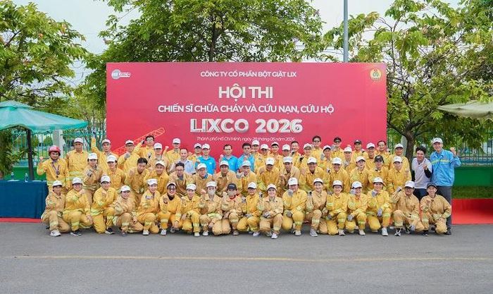 Các đội thi tham gia phần thi thực hành PCCC với các nội dung xử lý tình huống và kỹ năng chữa cháy thực tế