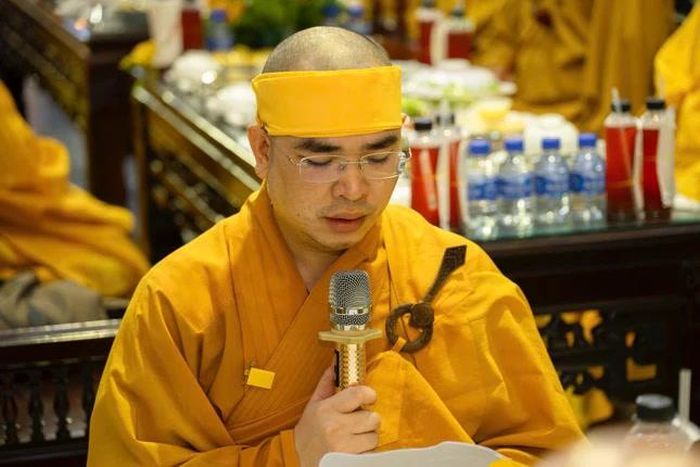 Đại đức Thích Trung Giảng dâng lời phát nguyện