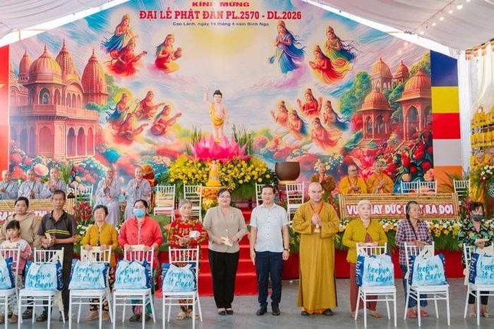 Tặng 500 phần quà hỗ trợ bà con có hoàn cảnh khó khăn tại địa phương