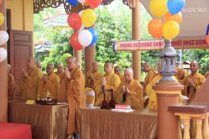 Chư tôn đức chứng minh