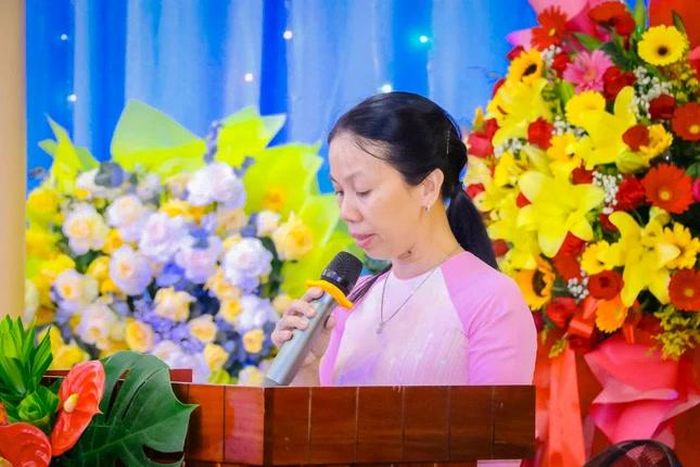 Bà Lê Thị Tuyết Nhung, Phó Chủ tịch UBND P.Sa Đéc phát biểu chúc mừng Đại lễ Phật đản Phật lịch 2570