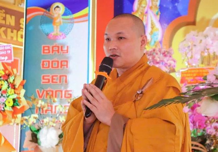 Đại đức Thích Pháp Toàn, trụ trì chùa Quảng Đức phát biểu cảm tạ