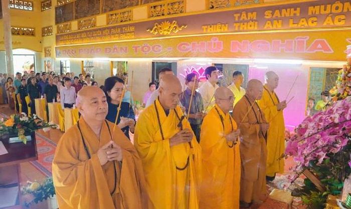 Khóa lễ cúng dường Phật đản