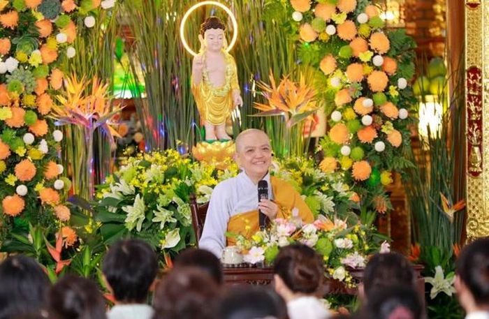 Ni sư Thích nữ Hương Nhũ chia sẻ Phật pháp